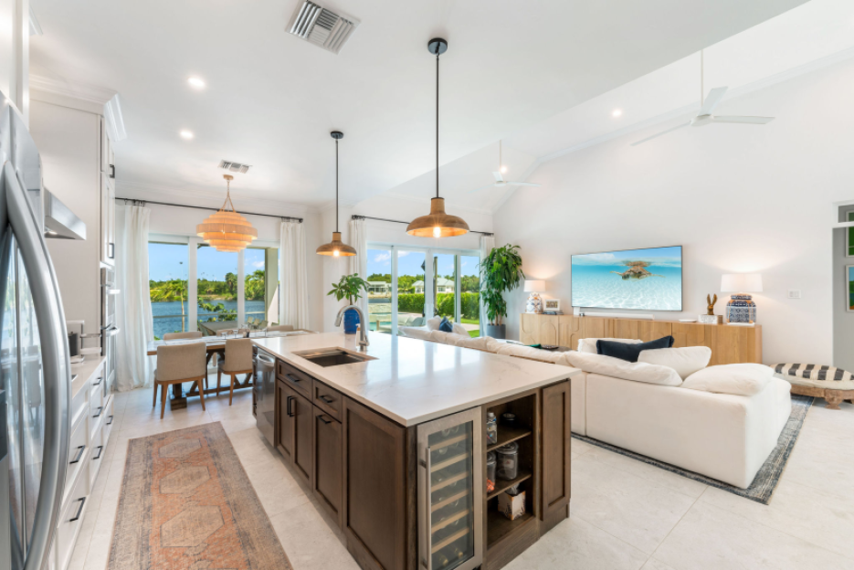 86 Edgemere Circle, The Lakes - 1