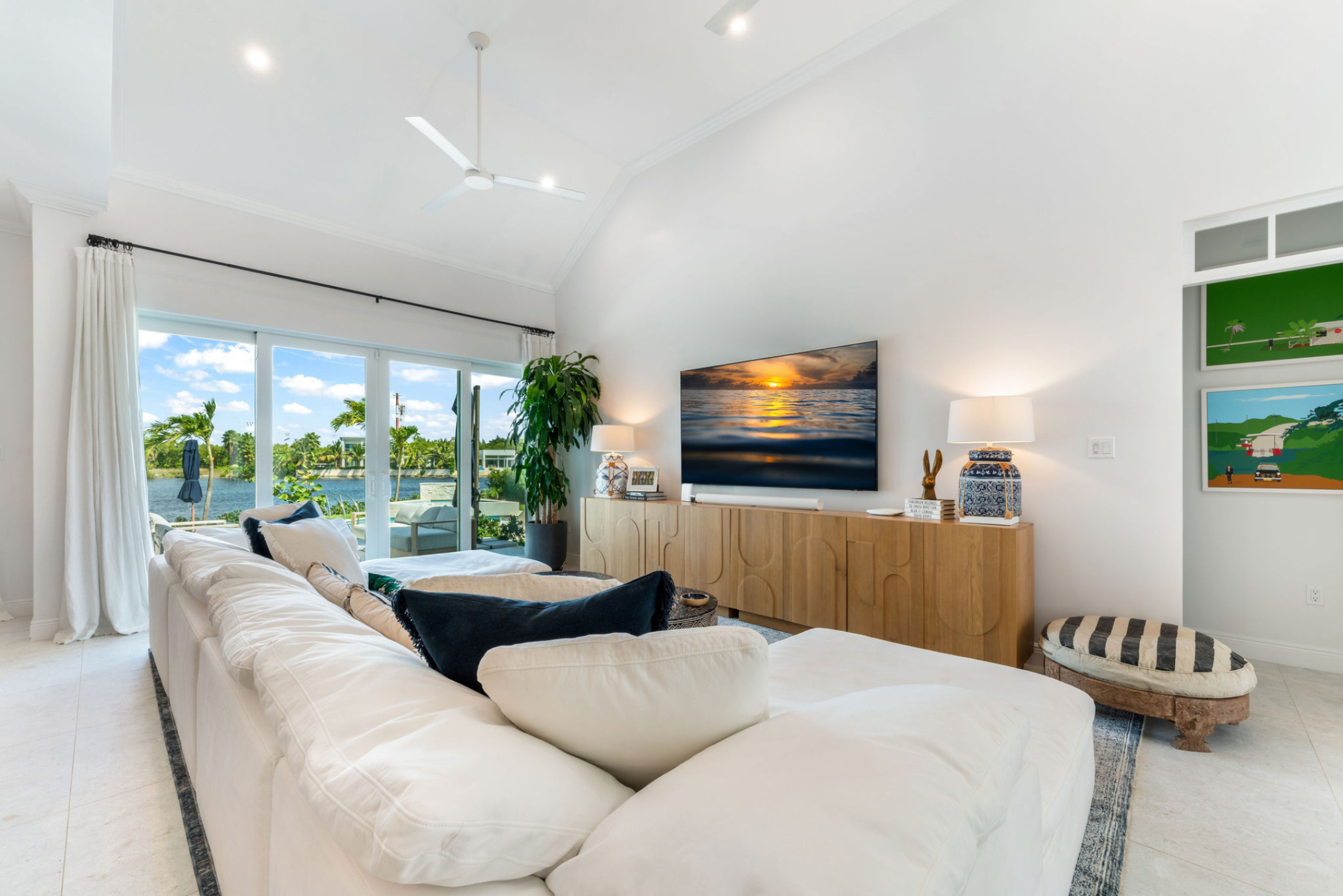 86 Edgemere Circle, The Lakes