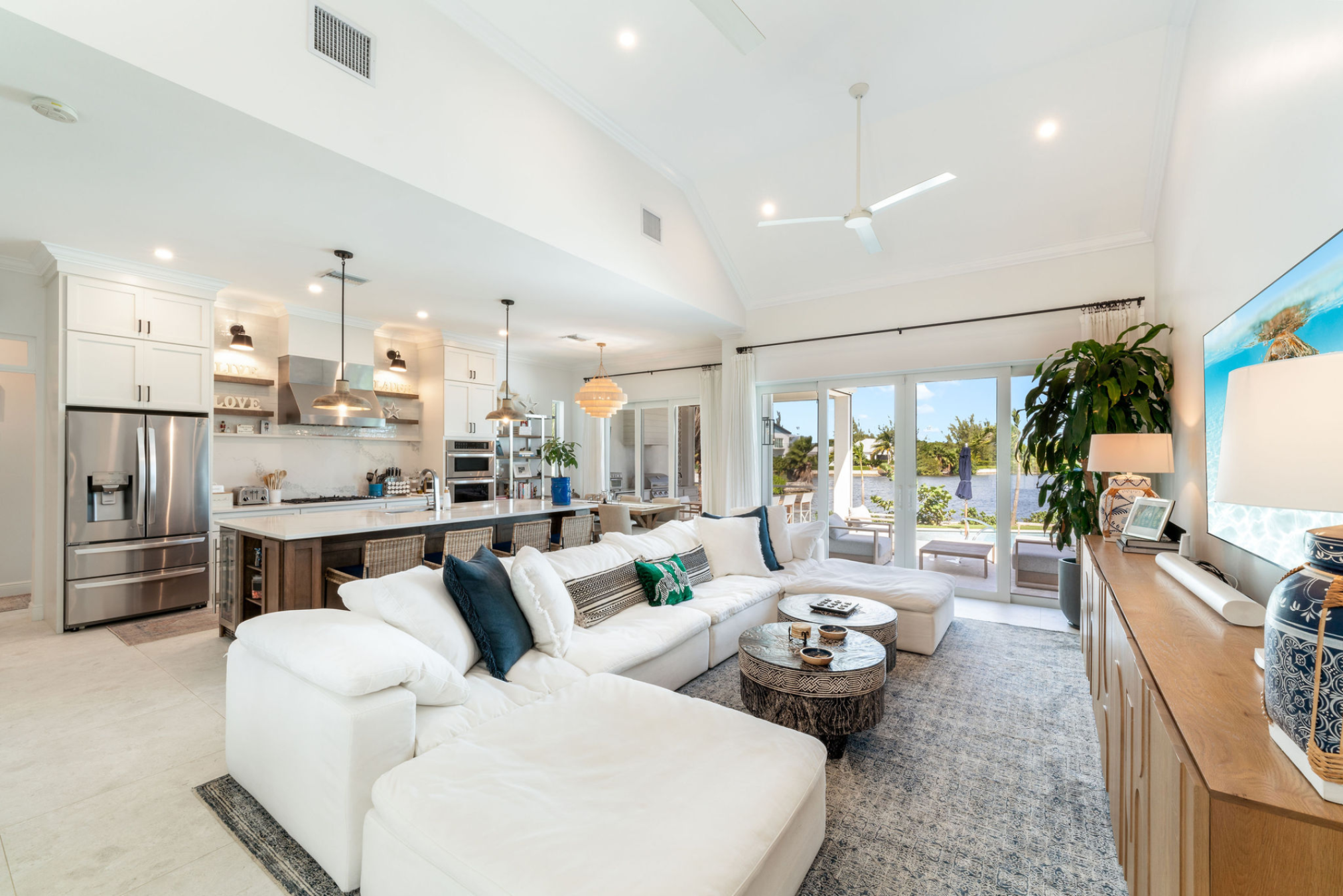 86 Edgemere Circle, The Lakes