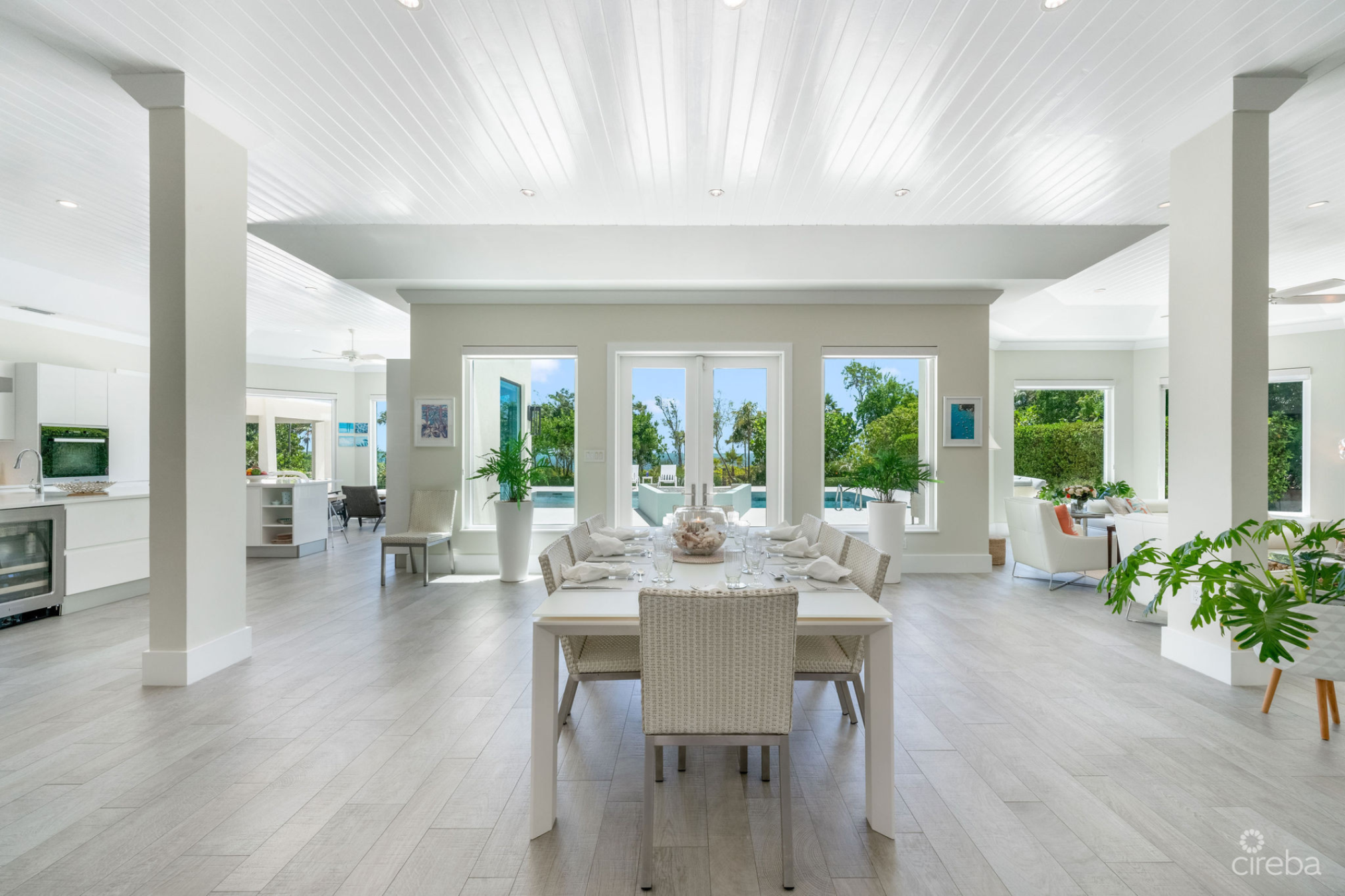 Chiaro Di Luna, A Luxury Ocean Front Estate In Vista Del Mar