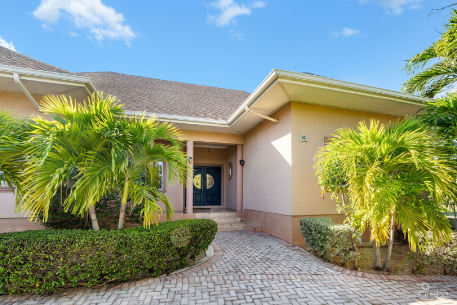Large 5- Bedroom Home In Beach Bay, Bodden Town - 1