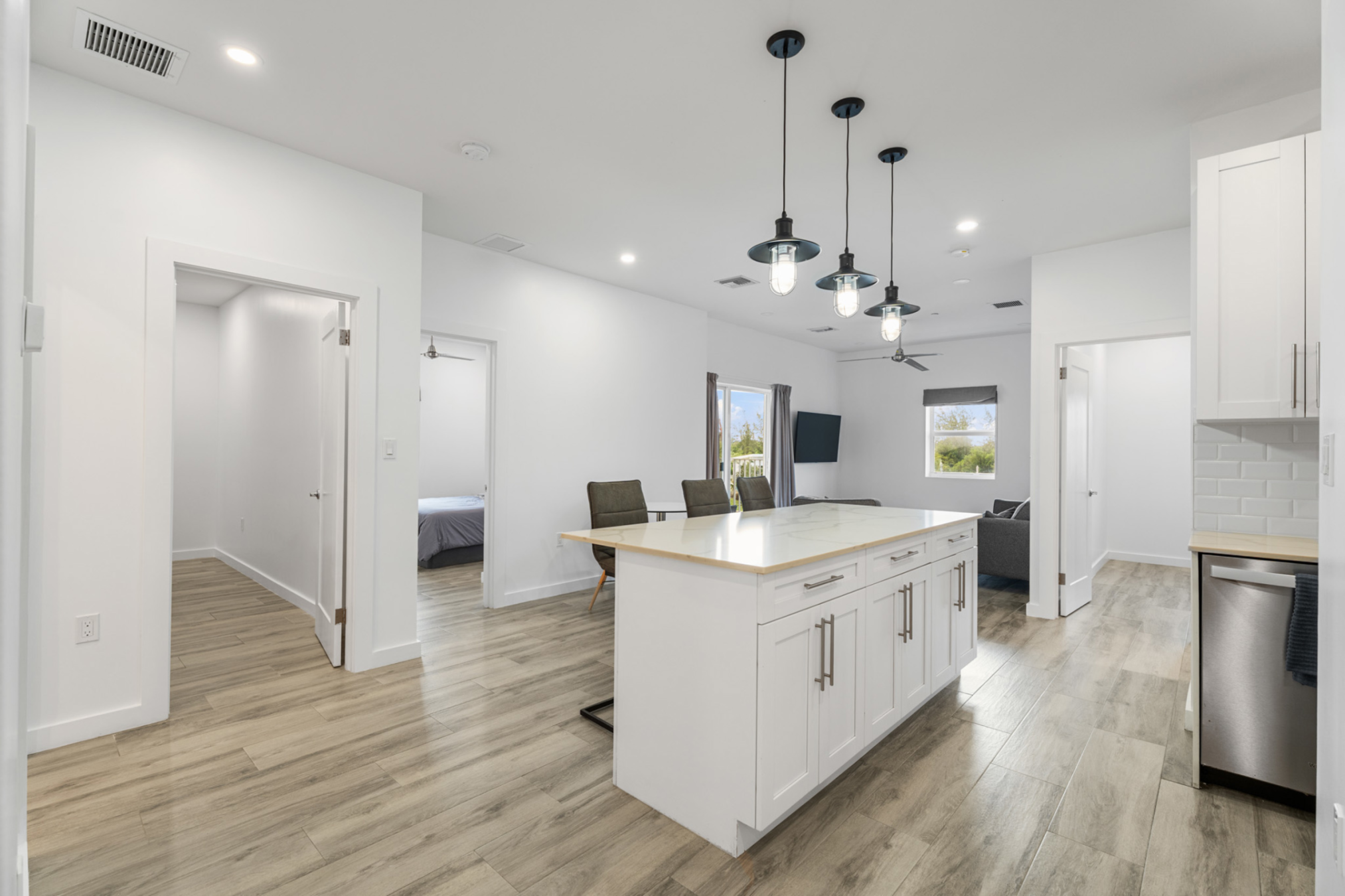 19 North 3 Bed Corner Unit With Lake View