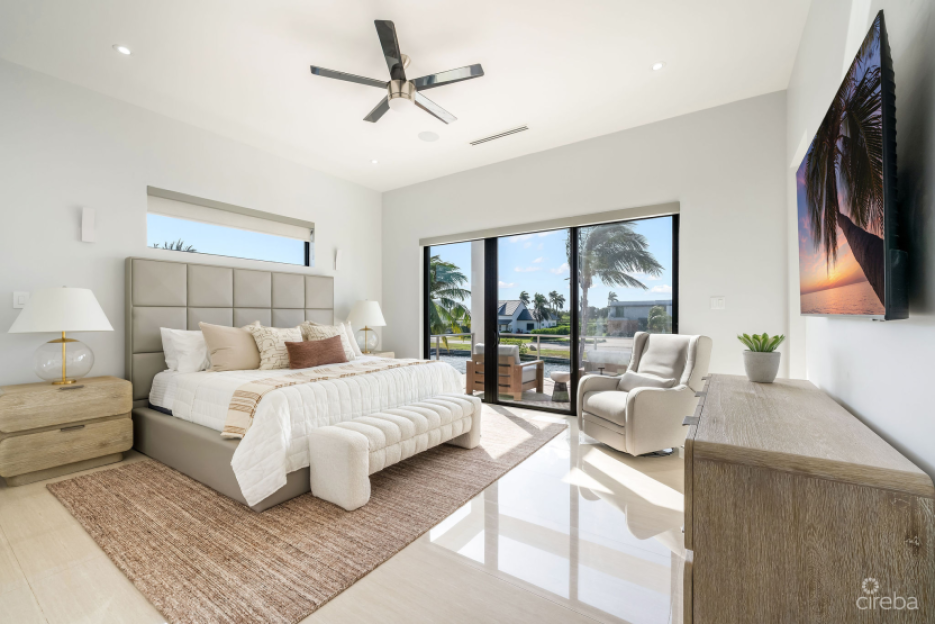 Daum Quay 12, Crystal Harbour Canal Front Home - 1