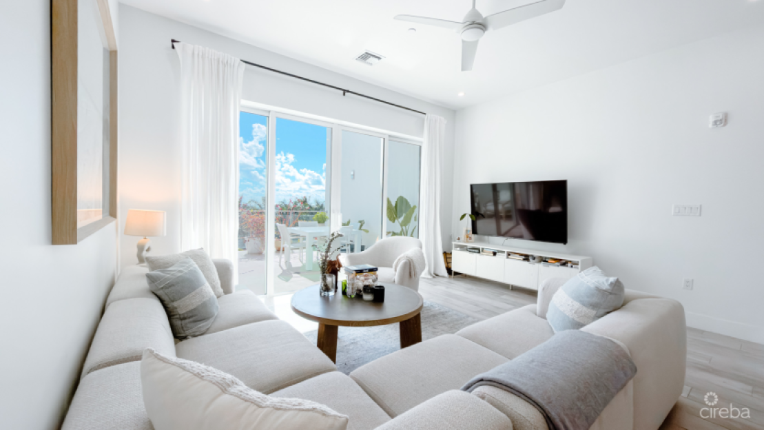 Aura #303 - Oceanfront 2 Bed Plus Den Townhouse Residence - 1