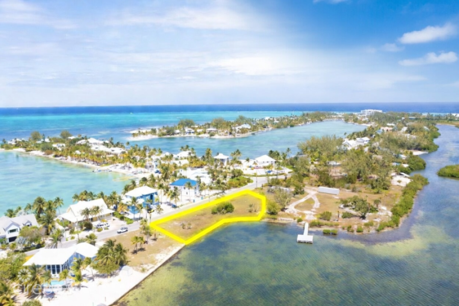 200Ft Beachfront Oasis Water Cay Road, Little Sound | Perfect For Boating & Dock - 1