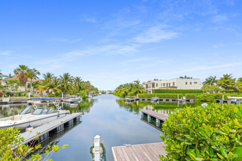 Cypress Pointe North 101 - Canal Front Crystal Harbour - 1