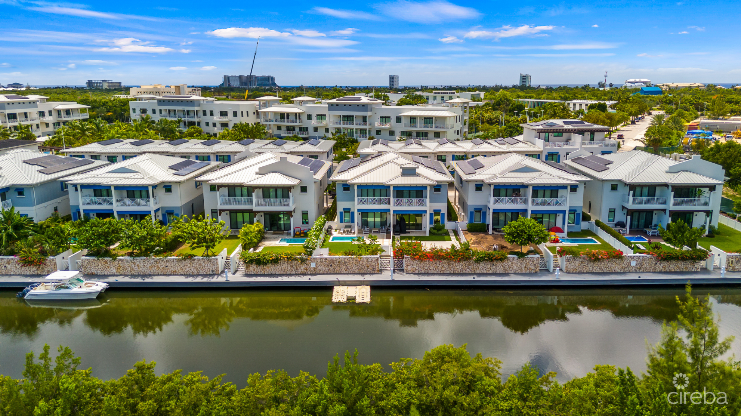 Olea 117, Canal Front Duplex