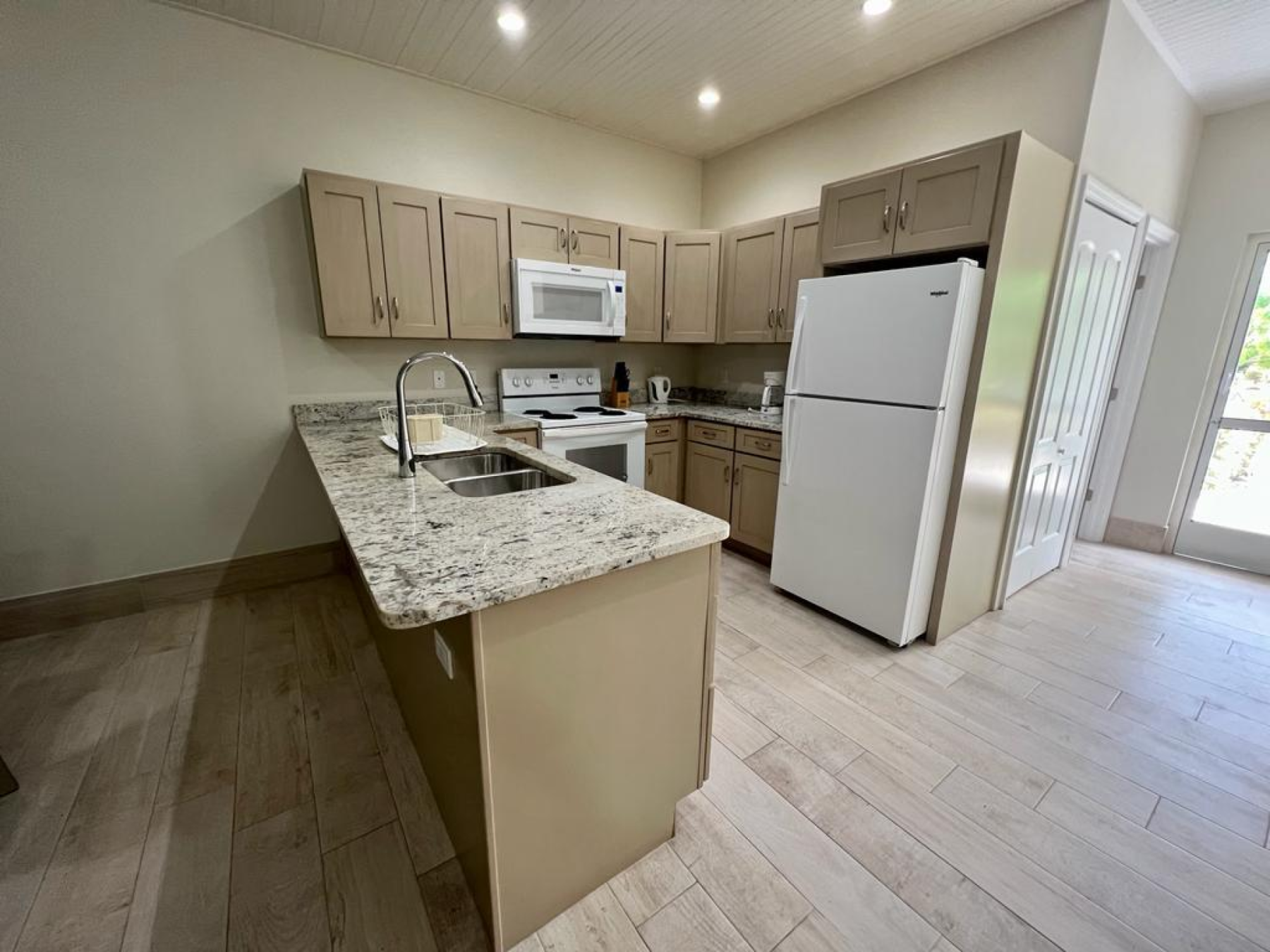 The Summit, 2-Bed/2.5 Bath. North Side
