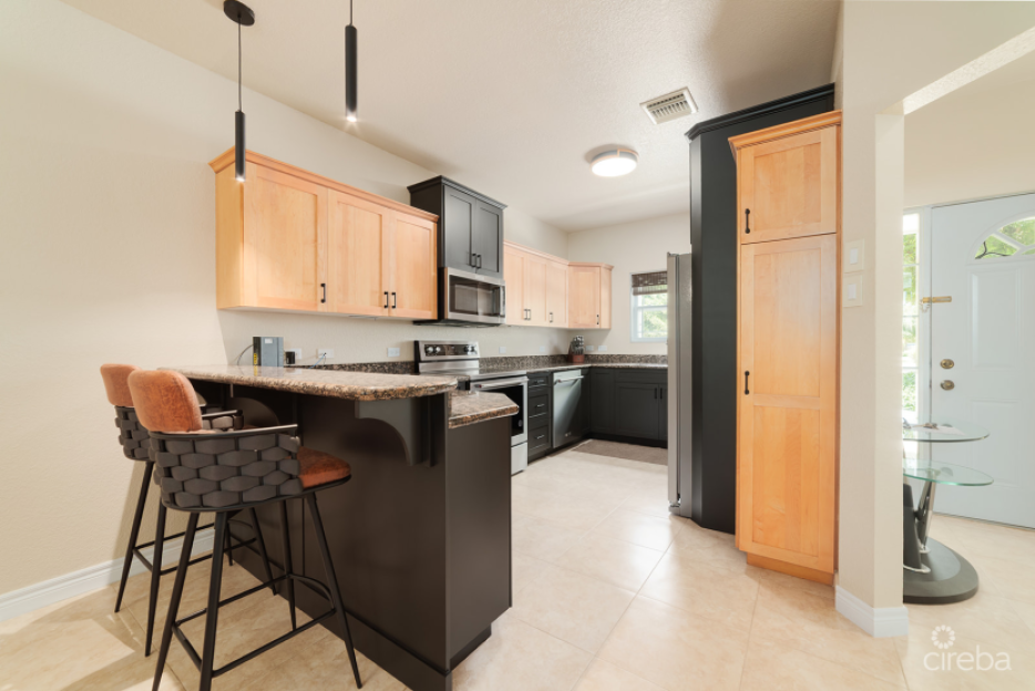 Spacious 3 Bed + Den Townhome At L'ambience - 1