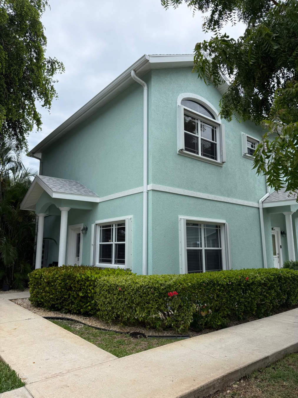 Secret Gardens 2-Bedroom Condo Near Schools