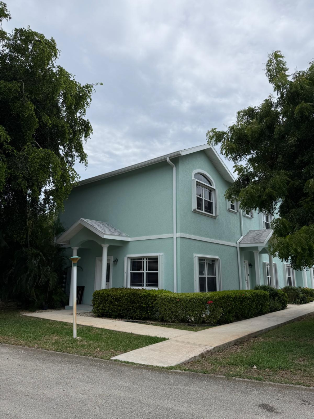 Secret Gardens 2-Bedroom Condo Near Schools