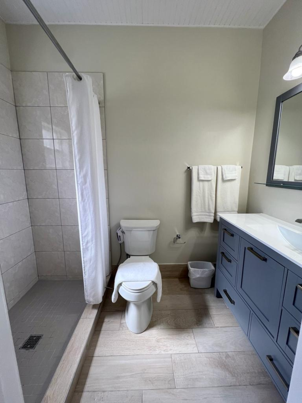 Reduced! Jun 1St, The Summit, 2-Bed/2.5 Bath. North Side