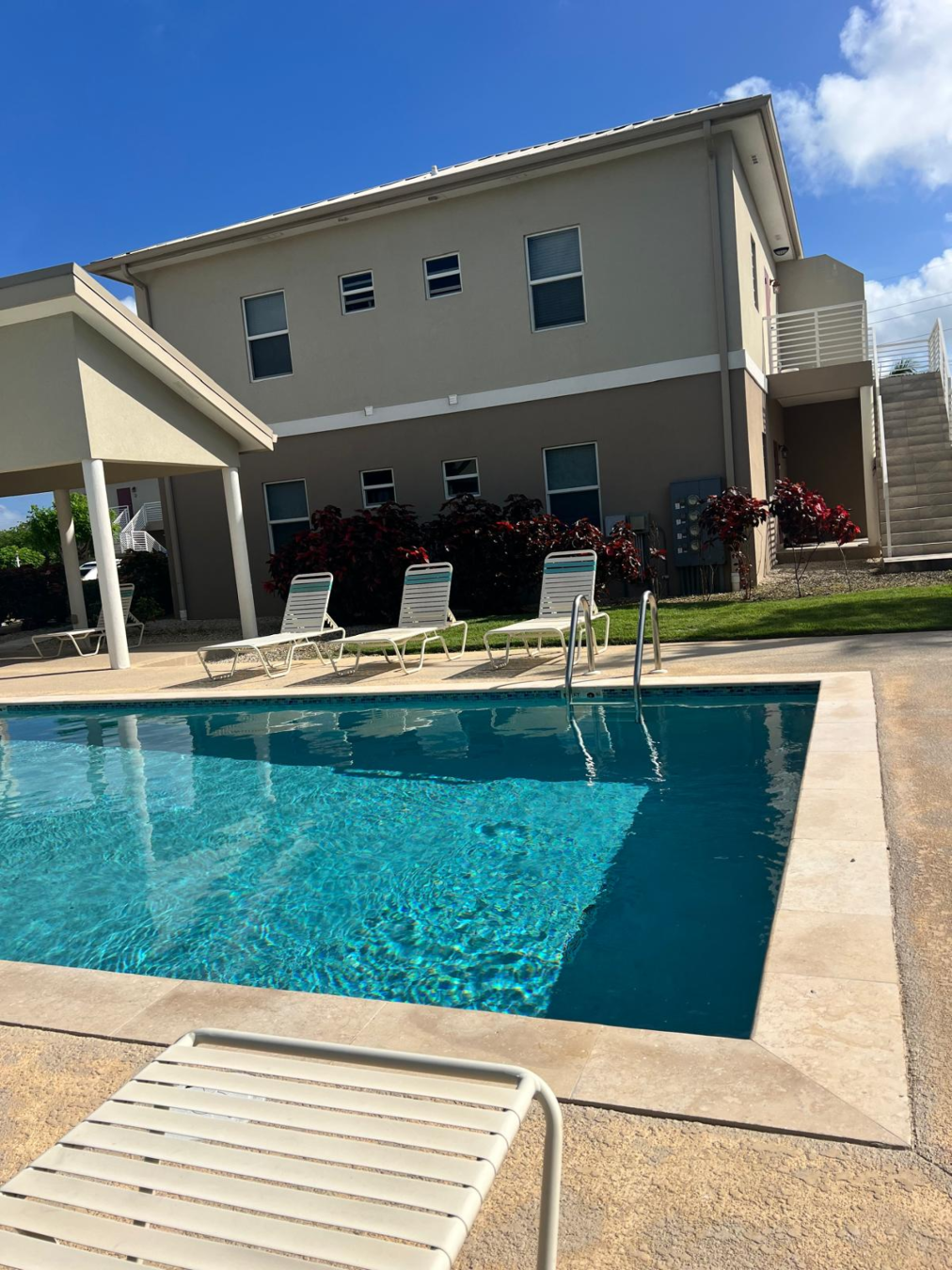 Reduced! Jun 1St, The Summit, 2-Bed/2.5 Bath. North Side