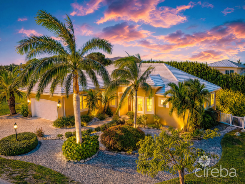 The Shores Family Home  With Swimming Pool - 1