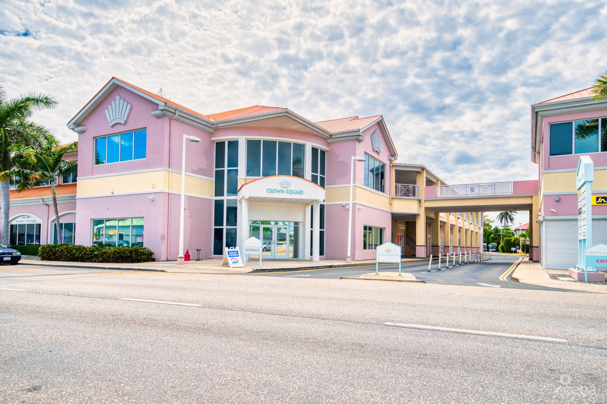 Crown Square | 16 Unit Commercial Investment Opportunity