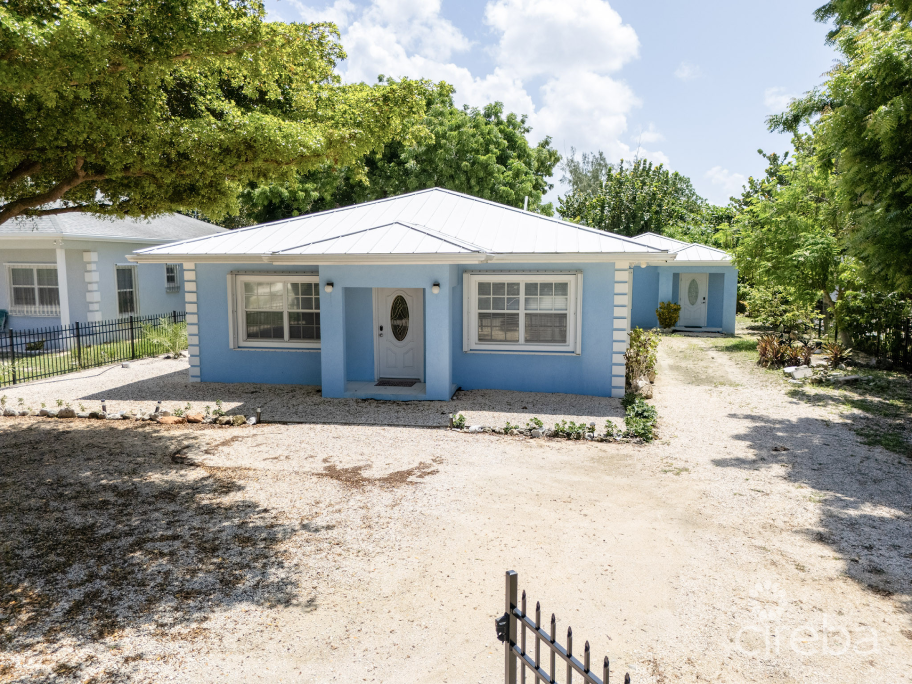 Cayman Brac Pioneer Lane House And Cottage