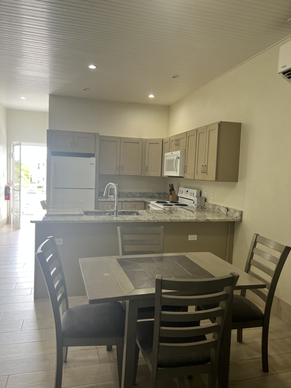 The Summit, 2-Bed/2.5 Bath. North Side, Available Now!