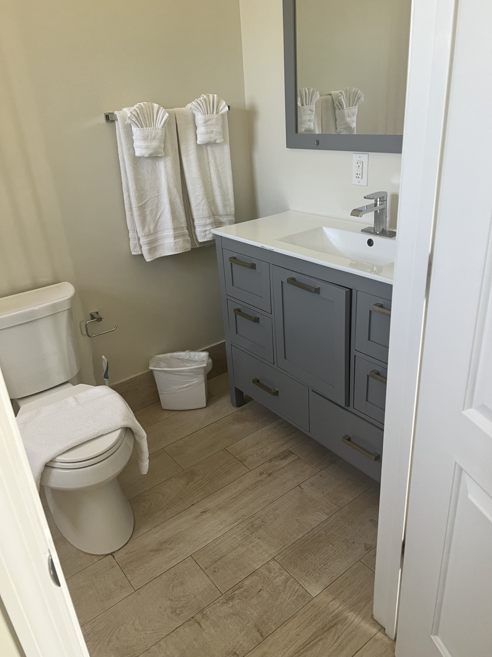 The Summit, 2-Bed/2.5 Bath. North Side, Available Now!