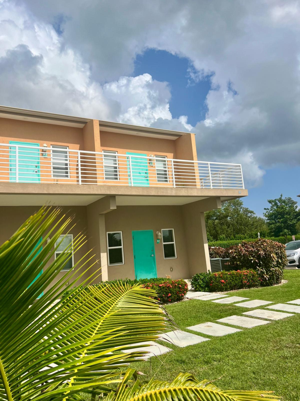 Aug 1St, 1-Bedroom, 1-Bathroom,  At The Summit, North Side