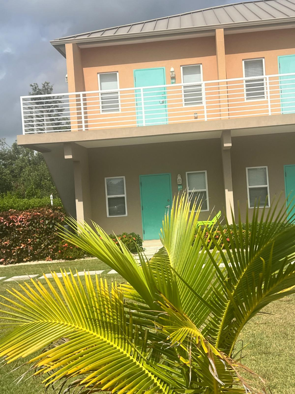 Aug 1St, 1-Bedroom, 1-Bathroom,  At The Summit, North Side