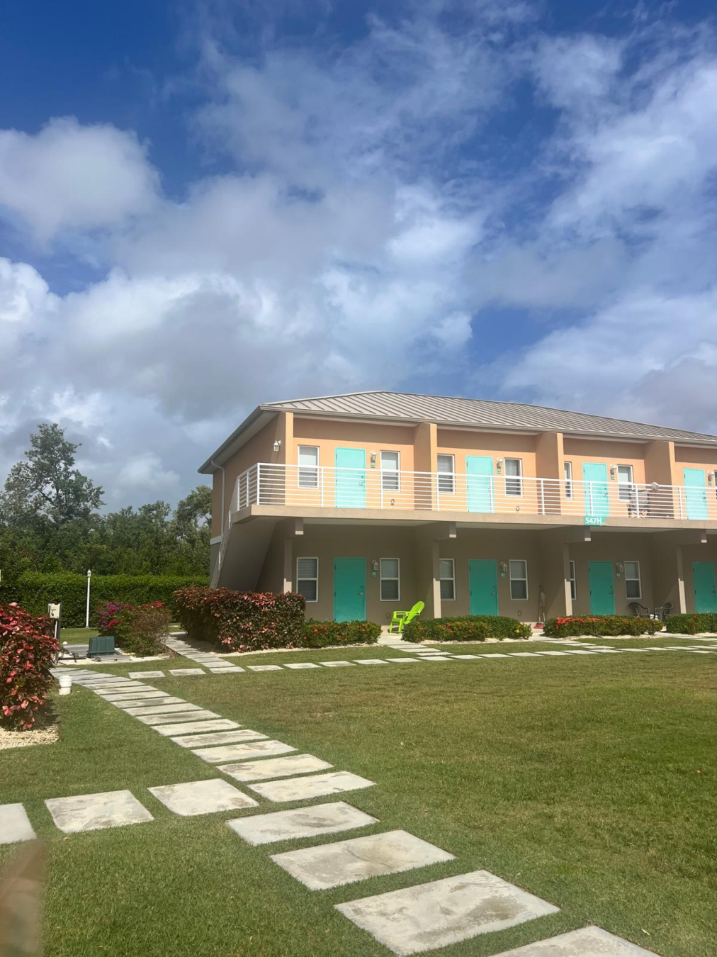 Aug 1St, 1-Bedroom, 1-Bathroom,  At The Summit, North Side
