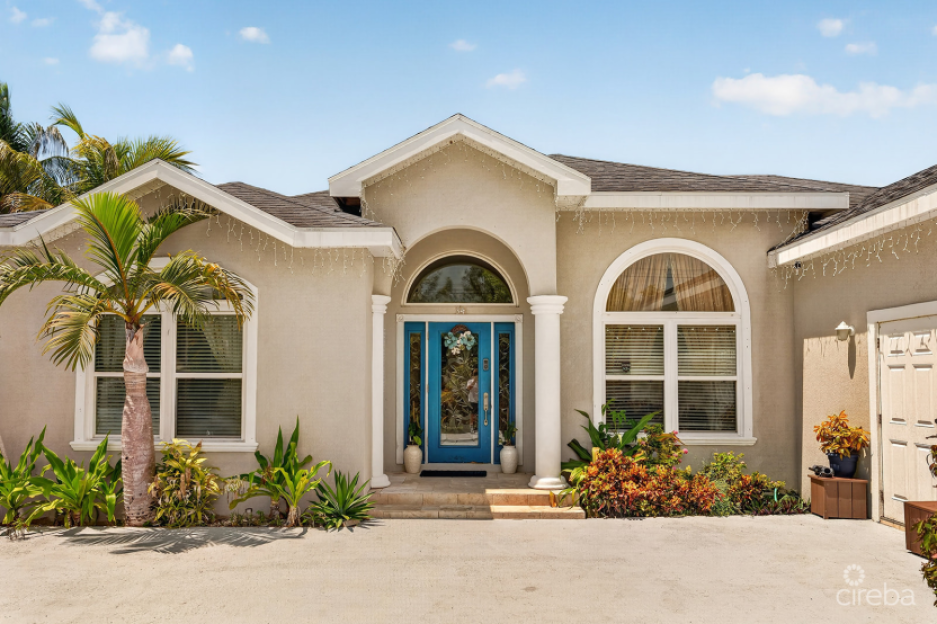 Savannah Newlands Family Home With Pool, Outsdie Bar & Income-Generating Guest Suite - 1
