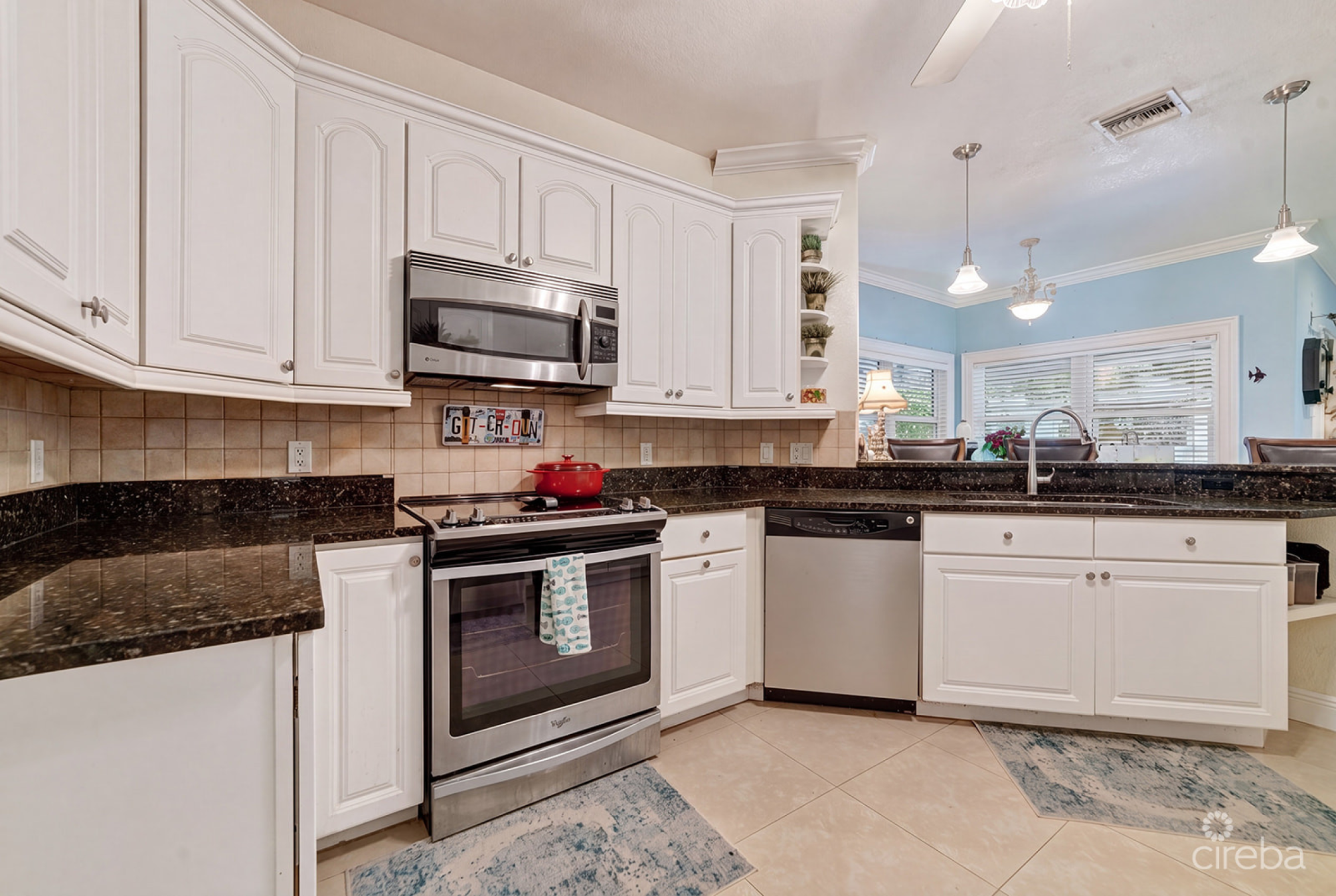 Savannah Newlands Family Home With Pool, Outsdie Bar & Income-Generating Guest Suite