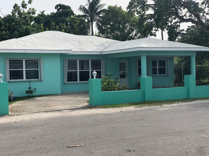 3 Bedroom Family Home +  Efficiency Apt  W/ Kitchen And Bathroom. Gt - 1