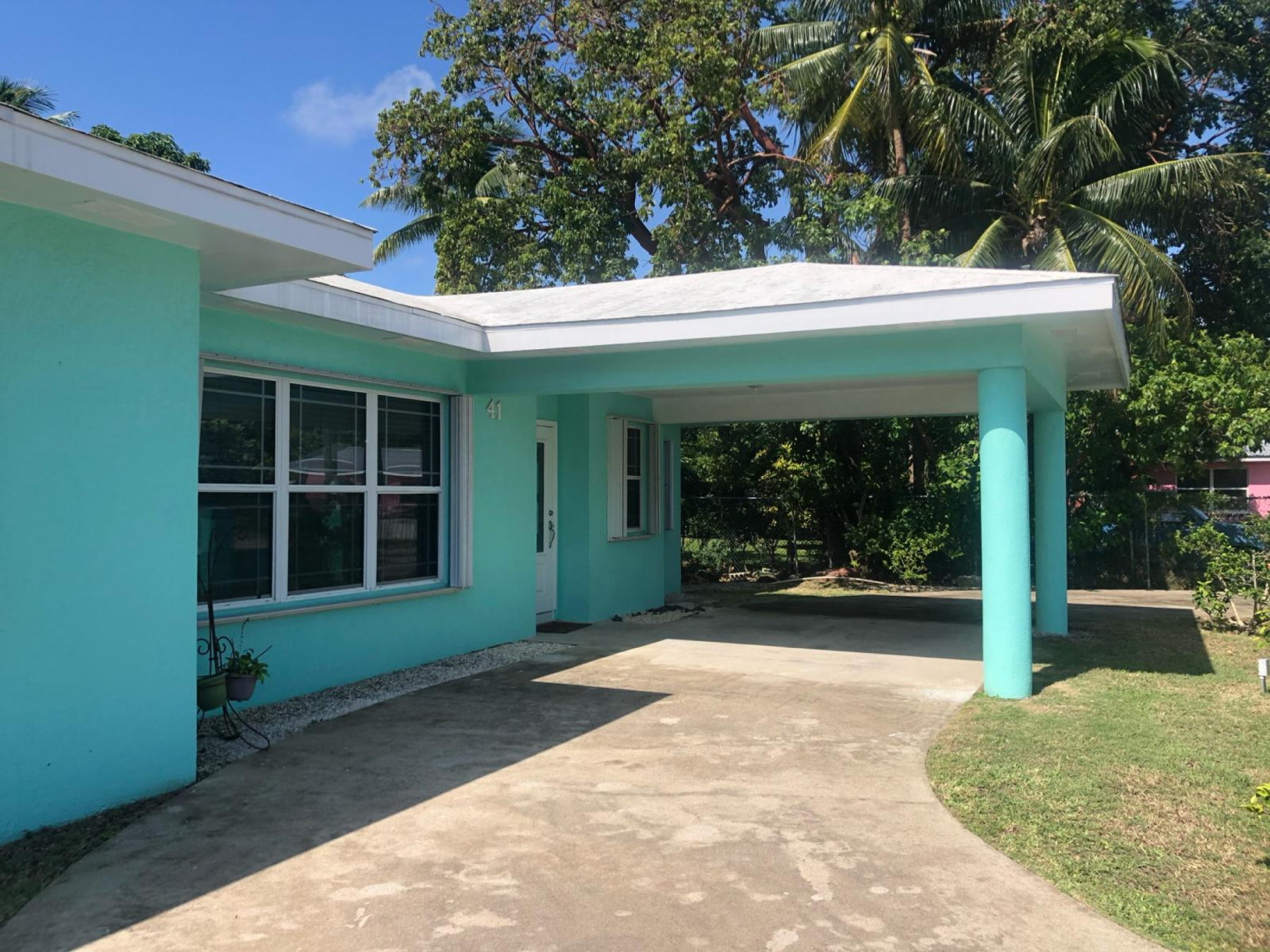 3 Bedroom Family Home +  Efficiency Apt  W/ Kitchen And Bathroom. Gt
