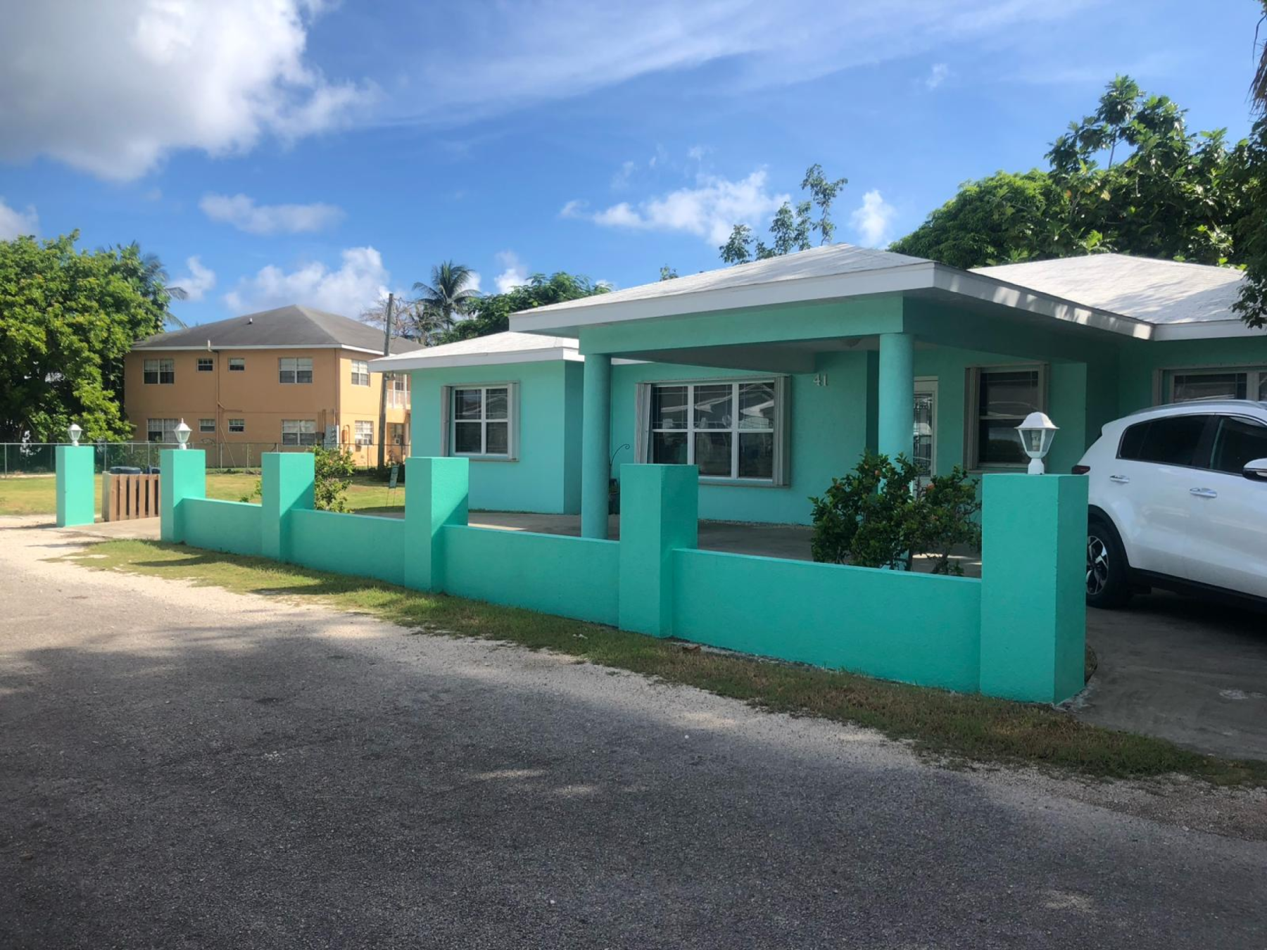 3 Bedroom Family Home +  Efficiency Apt  W/ Kitchen And Bathroom. Gt