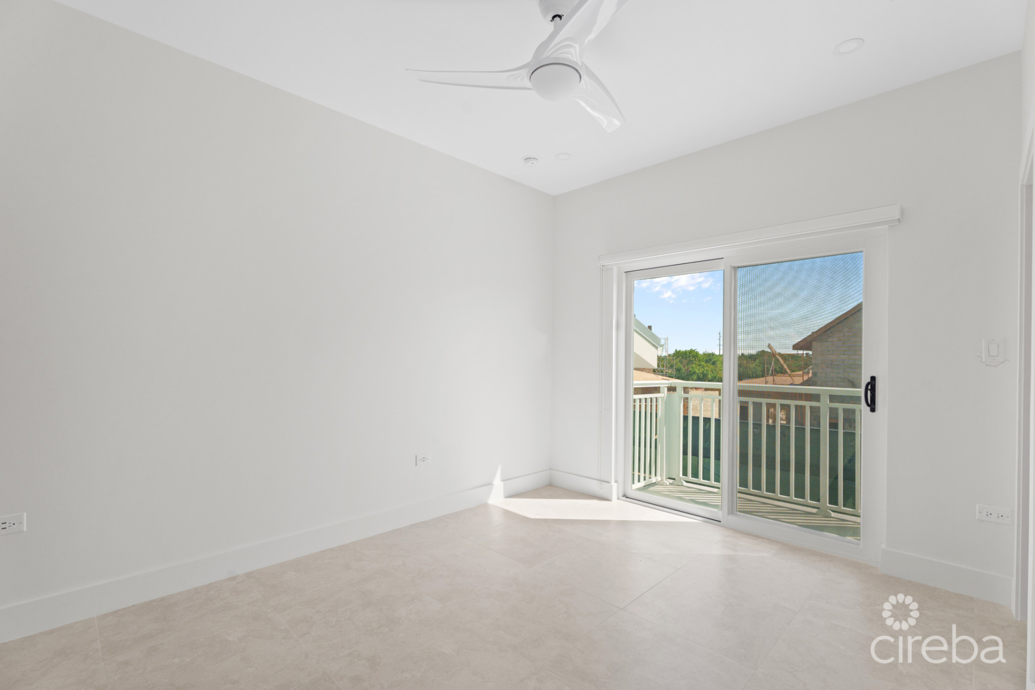 3 Bedrooms + Roof Terrace At The Meadows At Batabano - Residence 504