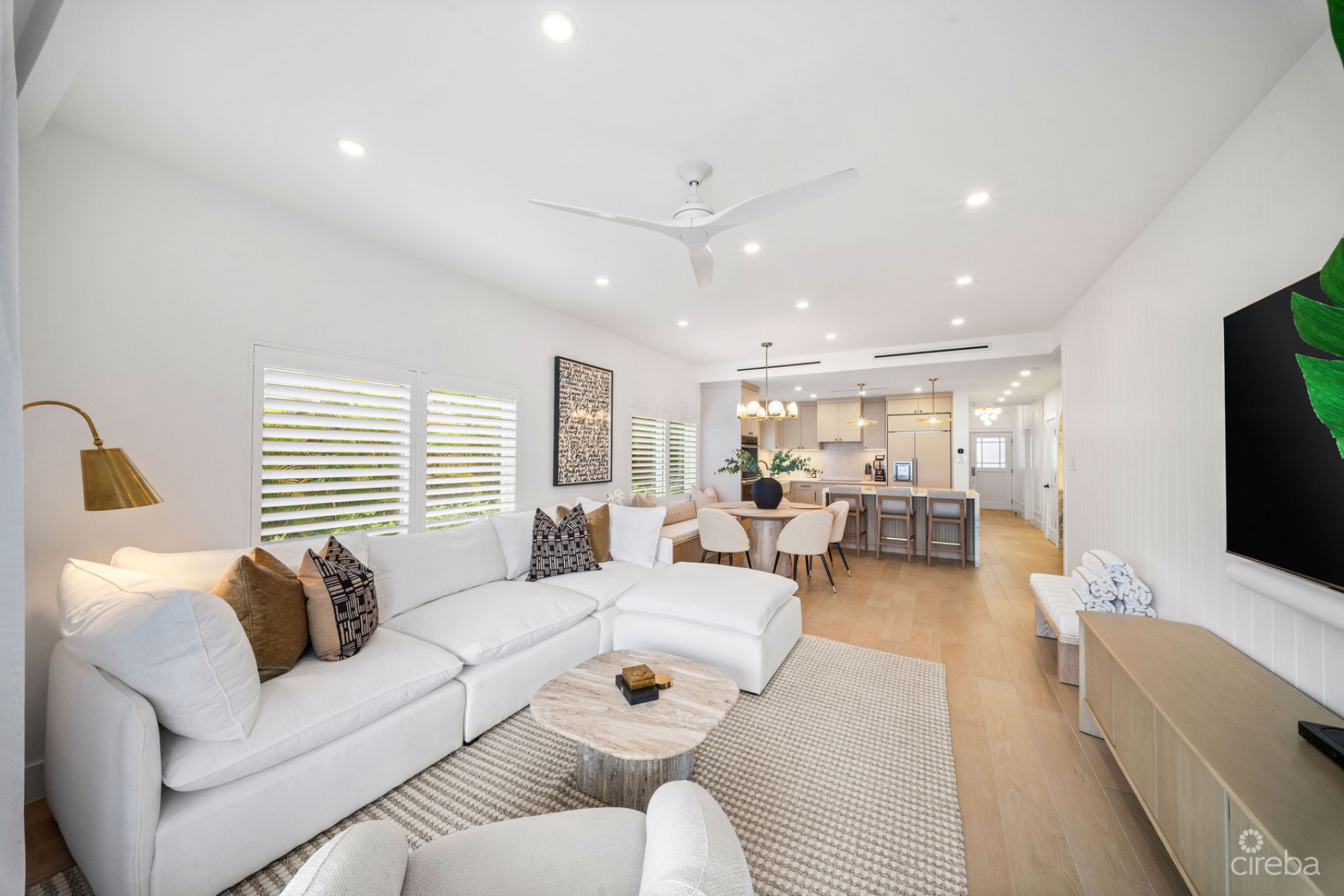 Avalon 9, Exquisite Beachfront Condo