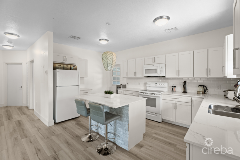 Beach Bay Duplex - X2 Homes. Both 2 Bed, 2 Bath With Double Garages - 1