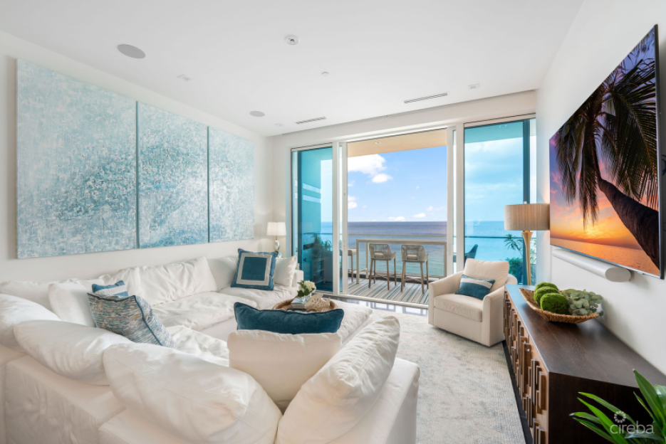 Fin 27, Oceanfront Condo - 1
