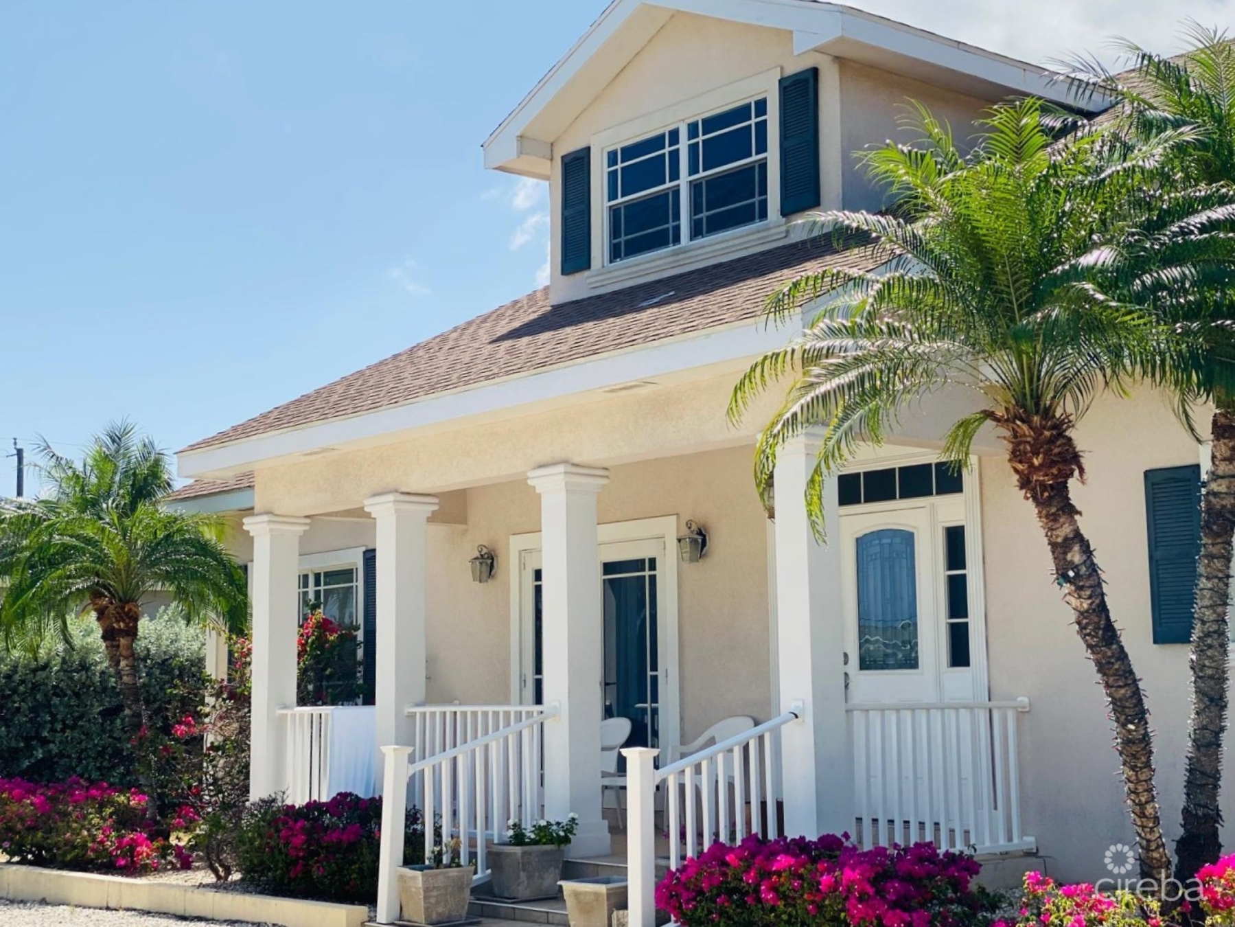 Charming Savannah Home With Picture Perfect Street Appeal!