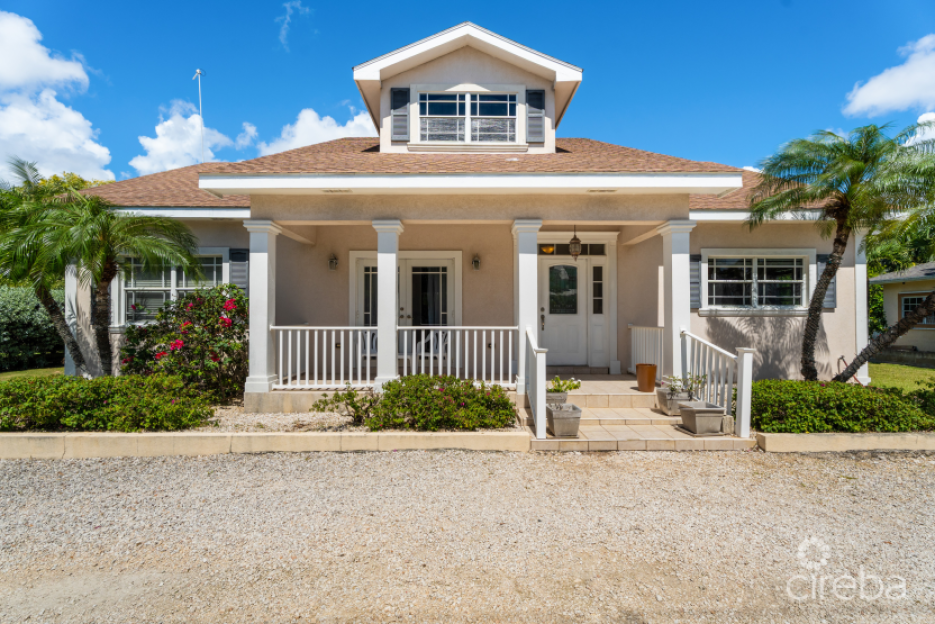 Charming Savannah Home With Picture Perfect Street Appeal! - 1